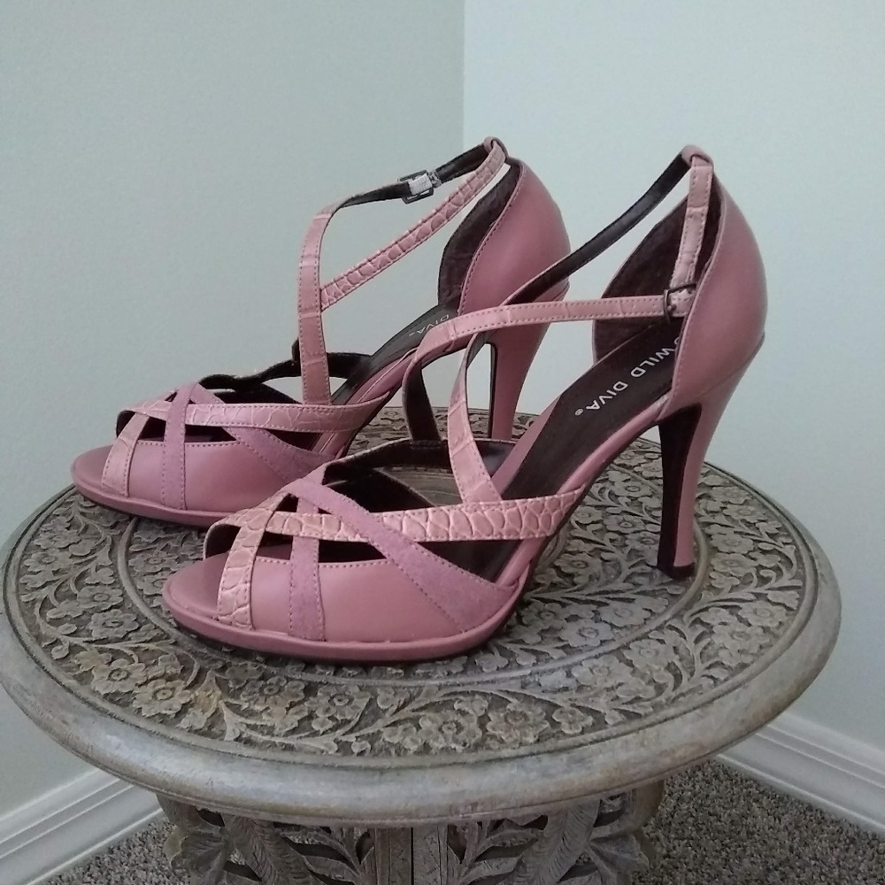 Wild Diva mauve 4" heels.  Brand new.